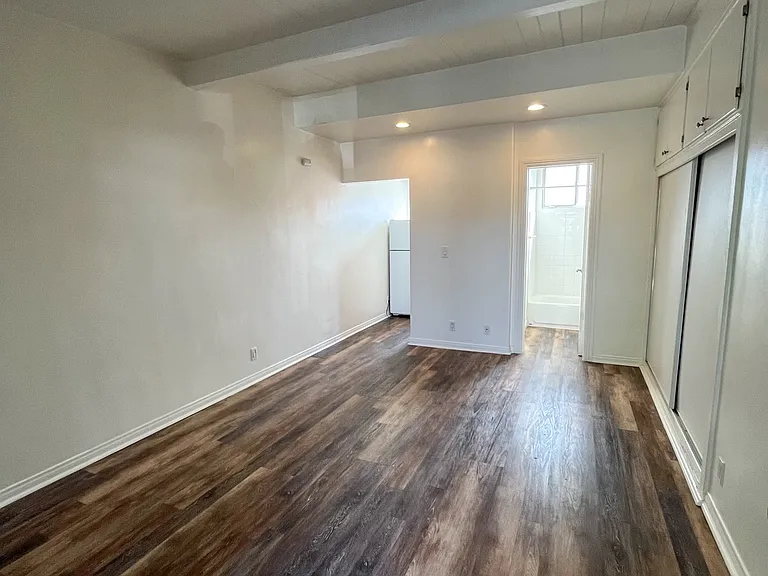 1144 N Hollywood Way — Photo 14