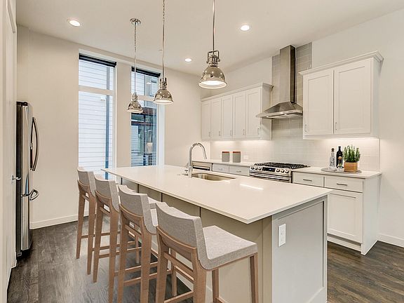 3rd image of 2202 Bennett Ave #305
