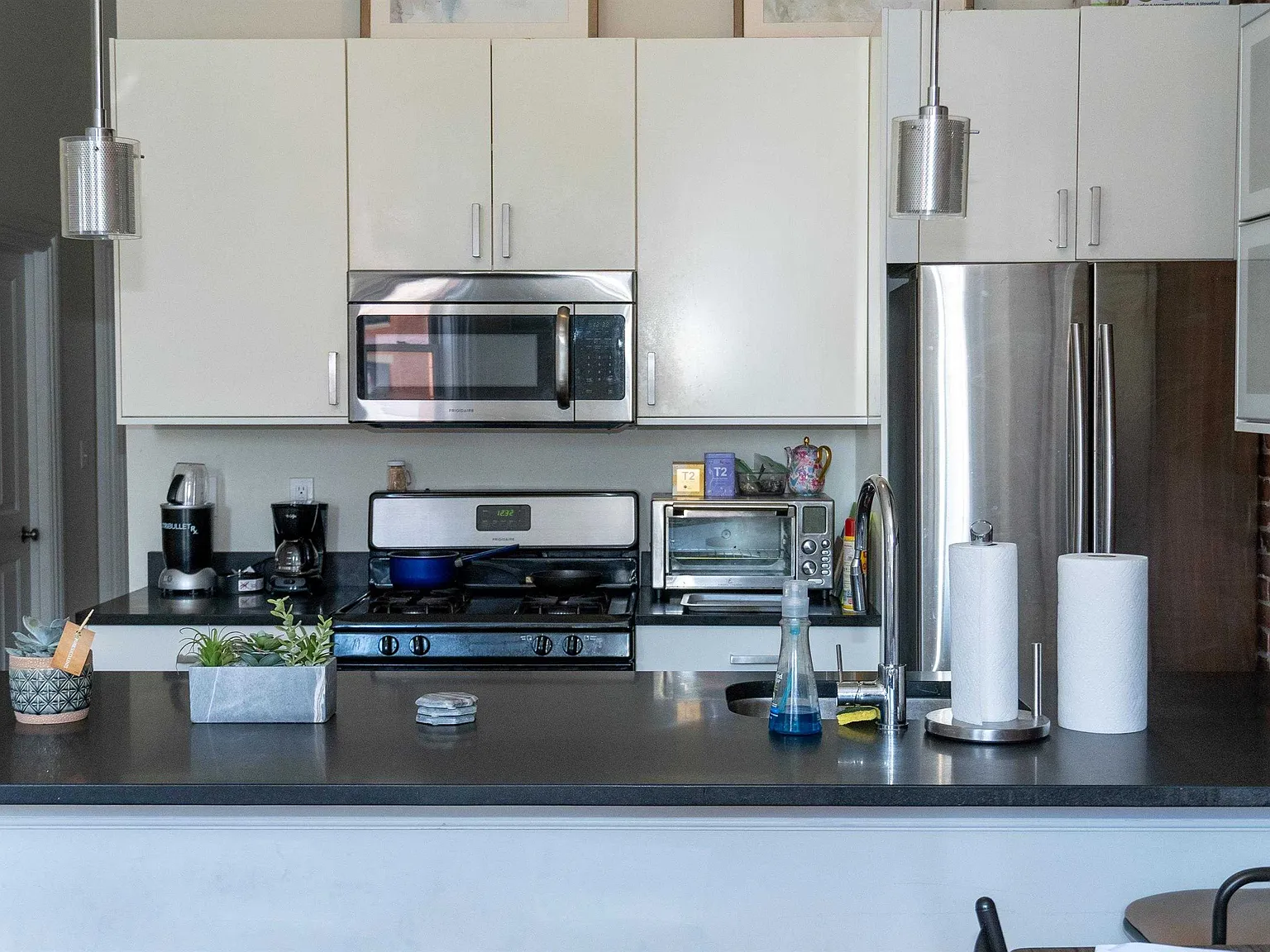 3 bed, $4,200 — Photo 2