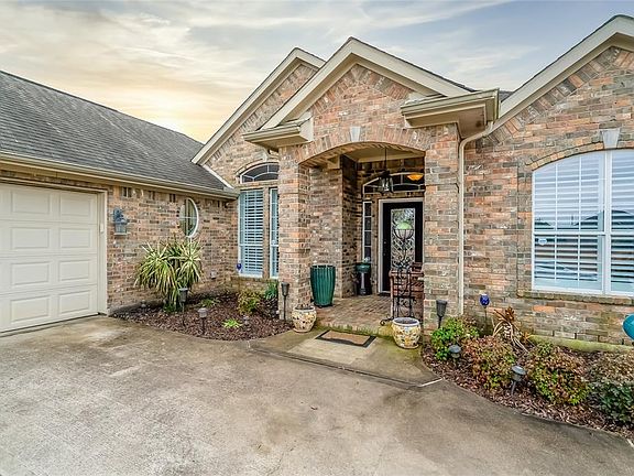 2nd image of 3537 Bayou Forest Dr