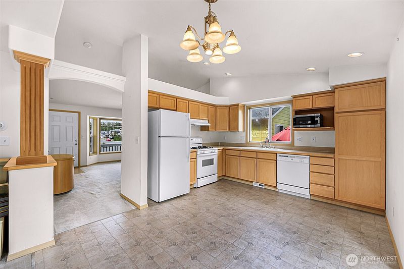 3rd image of 7536 Clamdigger Drive