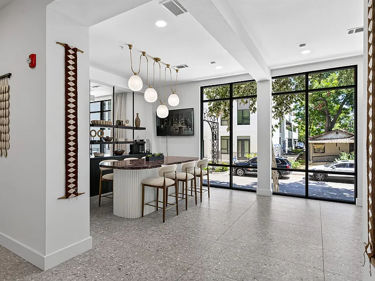River House — Photo 16