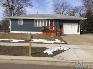 409 S Academy St, Lennox, SD 57039