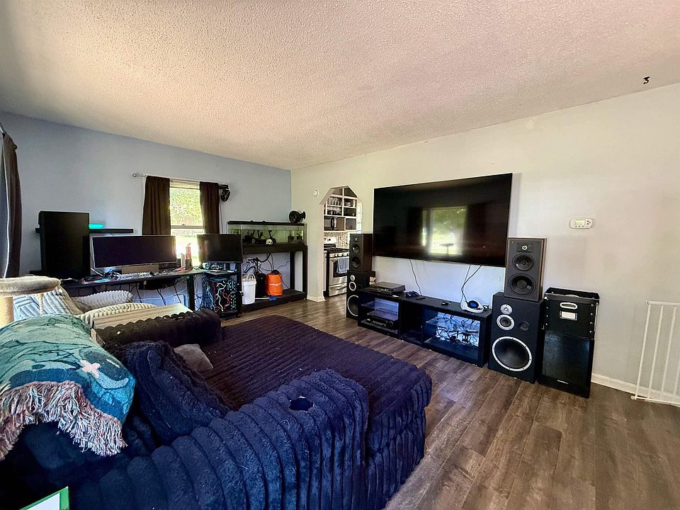 10th image of 705 Burr Oak Ave
