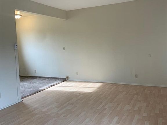 4th image of 4837 N Clybourn Ave #8