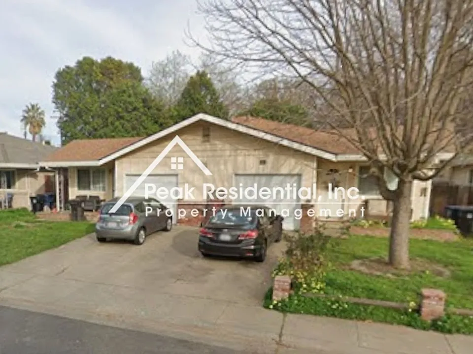2715 La Loma Dr