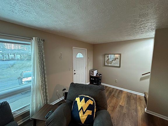 5th image of 328 Jasper Dr
