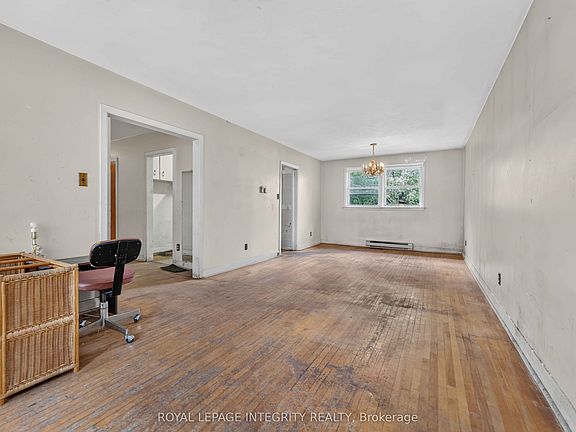5th image of 1274 Woodroffe Ave