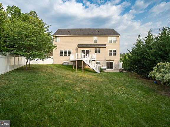 2nd image of 405 Lynnehaven Dr