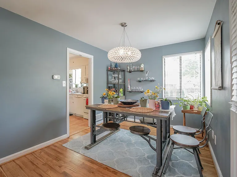 6811 Floyd Ave — Photo 9