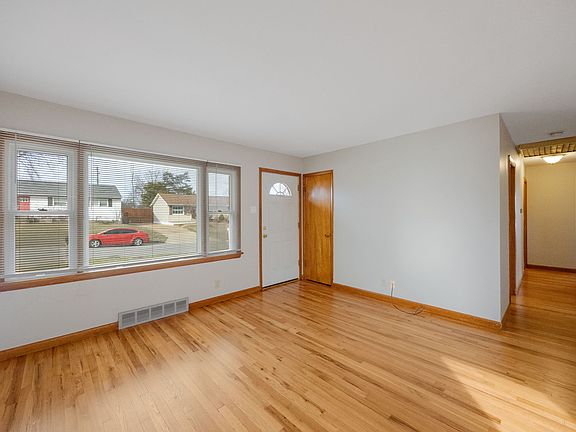 4th image of 10224 Dandridge Dr