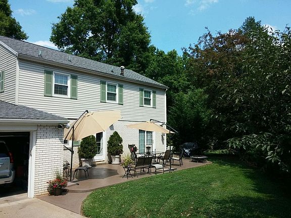 3rd image of 30 Willowbrook Dr