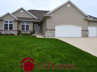 2112 Roosevelt Rd SW, Cedar Rapids, IA 52404