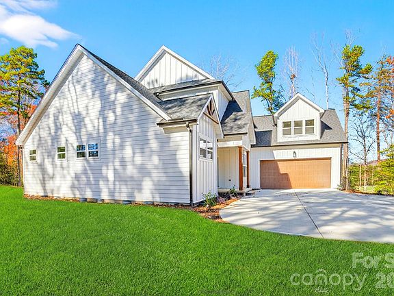 3rd image of 51 Windsor Dr