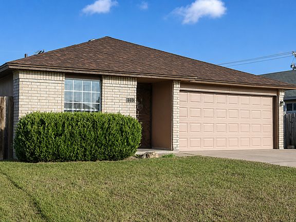 3rd image of 1203 Fox Creek Dr