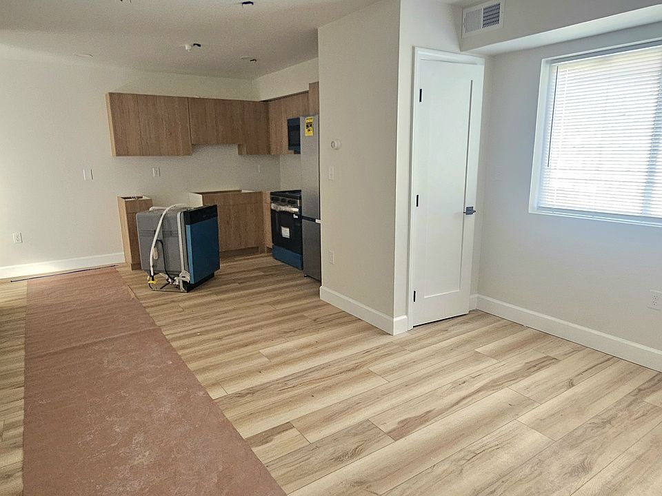 1st image of 44 Warner St #B2