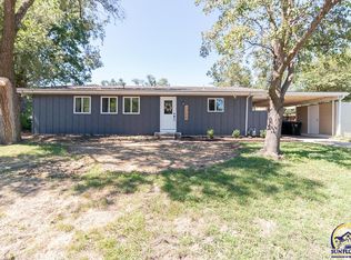 1720 SW 70th St, Topeka, KS 66619