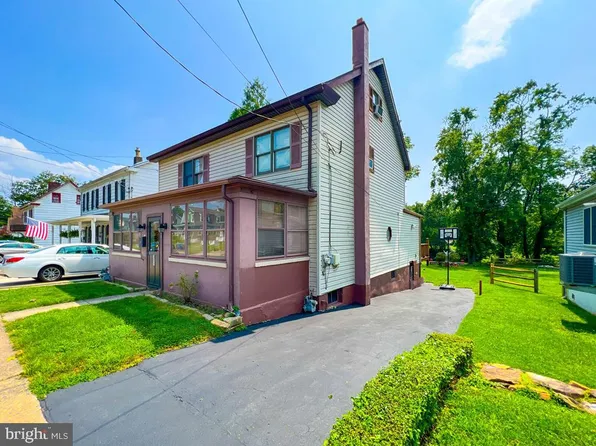 334 Main St, Hulmeville, PA 19047