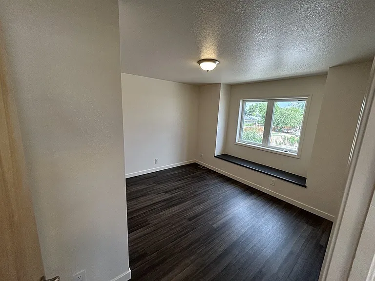 904 Avalon Ave — Photo 8