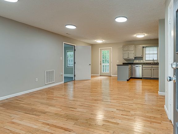 5th image of 2613 Lakeland Dr
