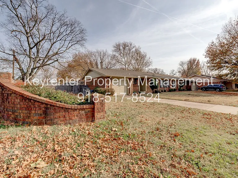 6105 S Troost Ave — Photo 4
