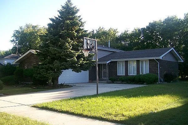 627 Old Meadow Rd photo 1