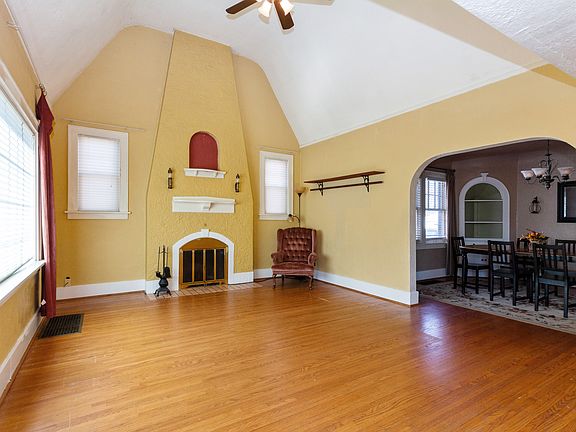 4th image of 1115 W Loucks Ave