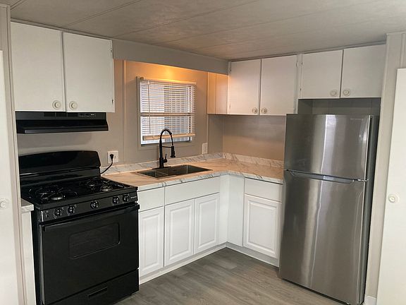 4th image of 155 Sterling Dr E #155