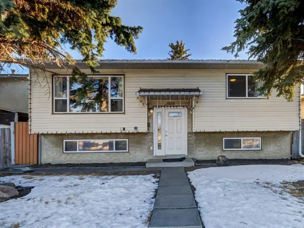 1059 N Pinecliff Dr NE, Calgary, AB T1Y 3W8