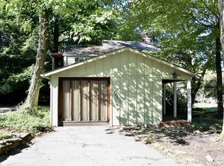 1100 Yellowstone Rd, Cleveland Heights, OH 44121