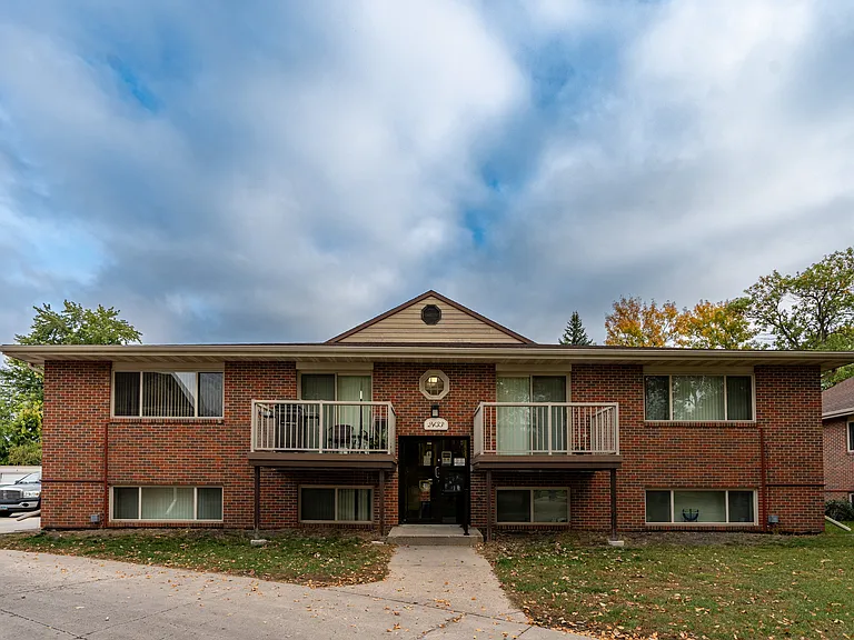 Fargo, ND Country Club Apartments | Exterior