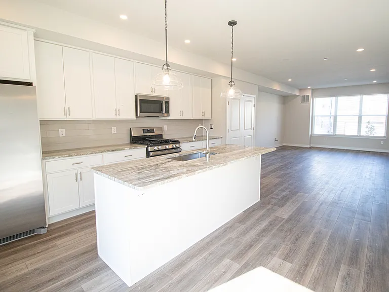4721 Salmon St — Photo 2