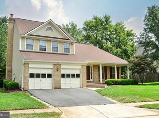 1402 Rainbow Ct, Herndon, VA 20170