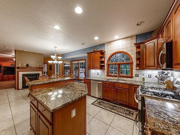 4th image of 2734 Aylesbury St NW