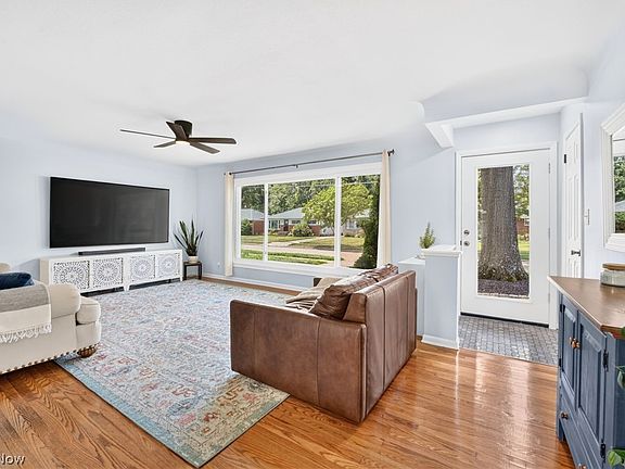5th image of 983 Newberry Ave
