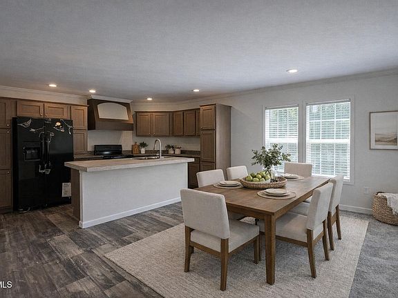 4th image of 286 Race Track Rd