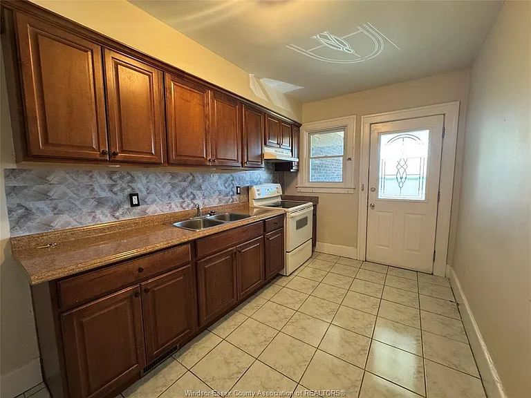 290 Vista Pl #4 — Photo 4