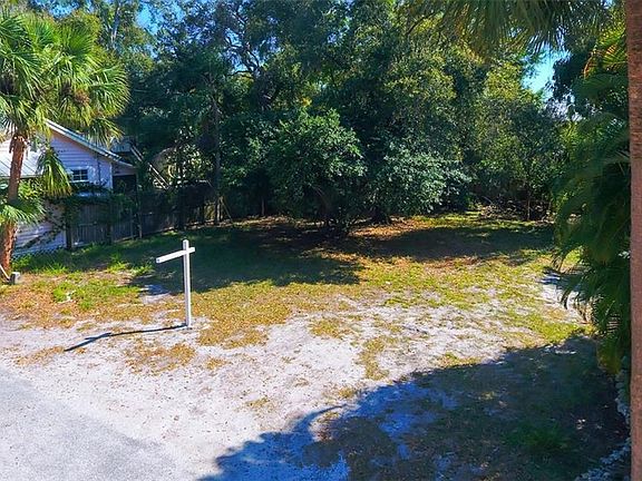3rd image of 1664 Dolphin St