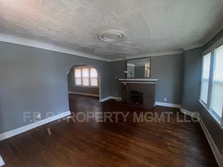 3831 Waverly St #1 — Photo 2