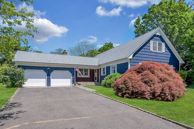 1st image of 290 Village Ln