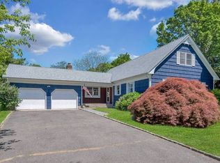 290 Village Ln, Mattituck, NY 11952