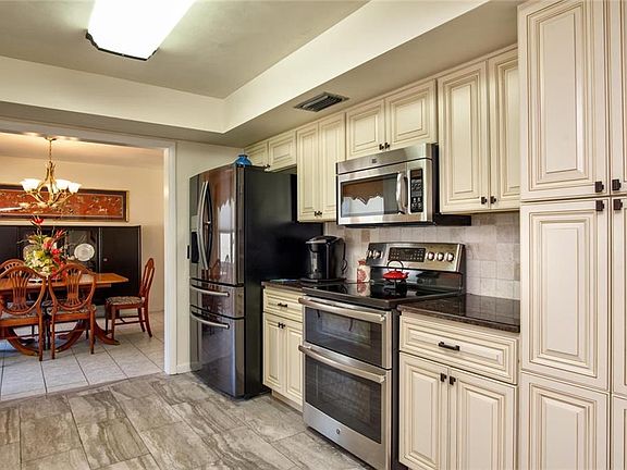 5th image of 1596 Pennwood Cir N