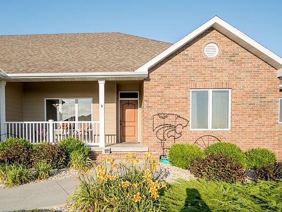 3rd image of 3716 Hawthorne Woods Cir #C