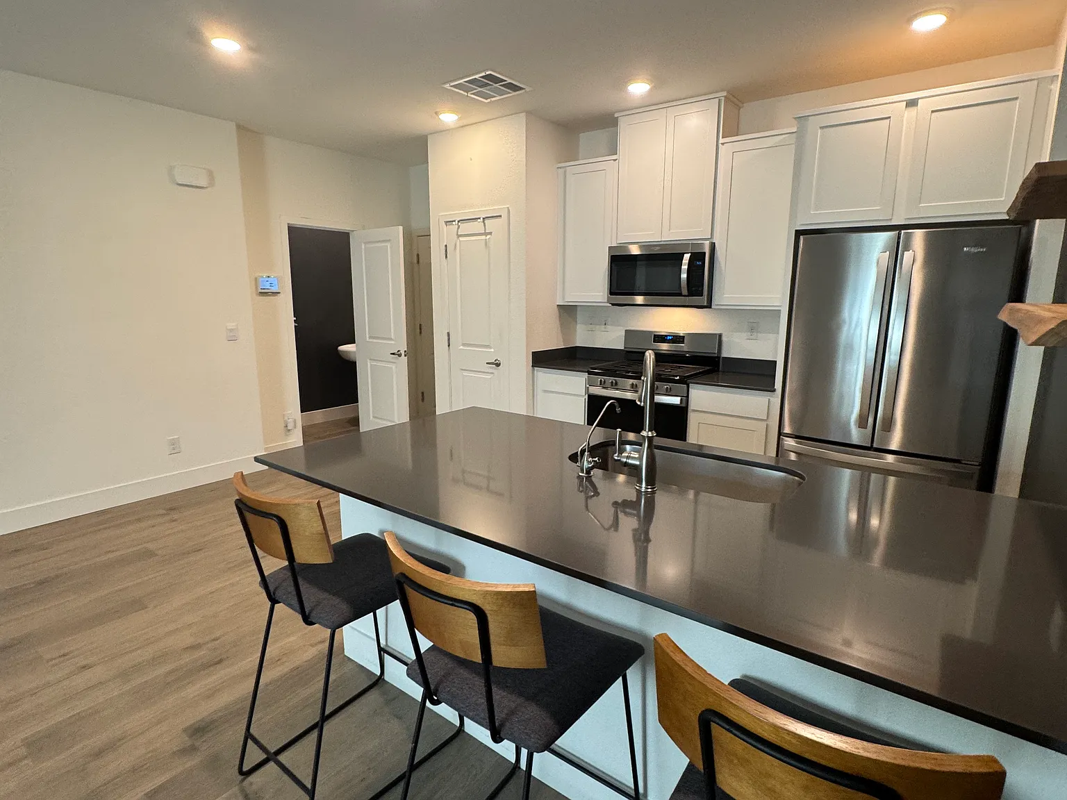 3 bed, 2.5 bath, 1310 sqft, $2,900 — Photo 2