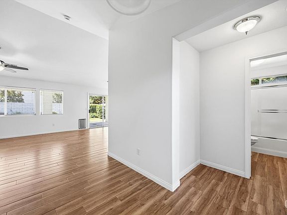 4th image of 9709 Portland Rose Ave