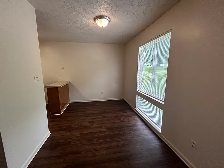 Huntingwood Apartments — Photo 40