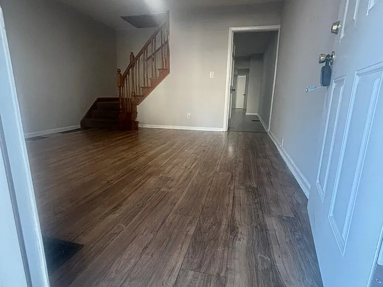 87 Vine St — Photo 10