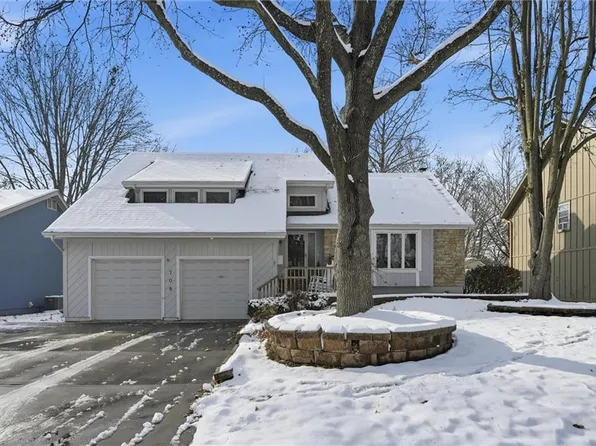 708 SW Savannah Dr, Greenwood, MO 64081