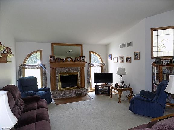 3rd image of 4196 Hawaii Ave