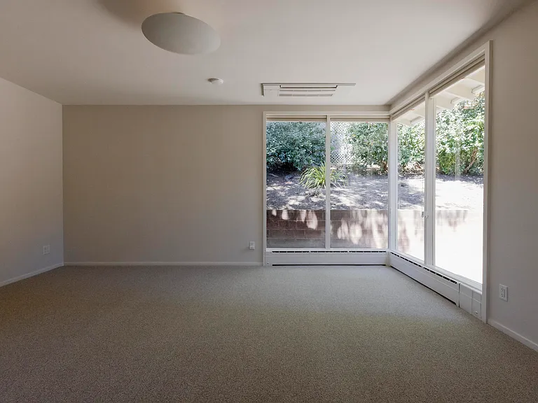 44 Bayview Ave — Photo 20